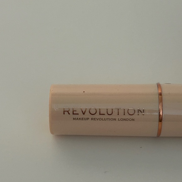 Makeup Revolution Fast Base Stick Foundation in shade F1 - Picture 1 of 3
